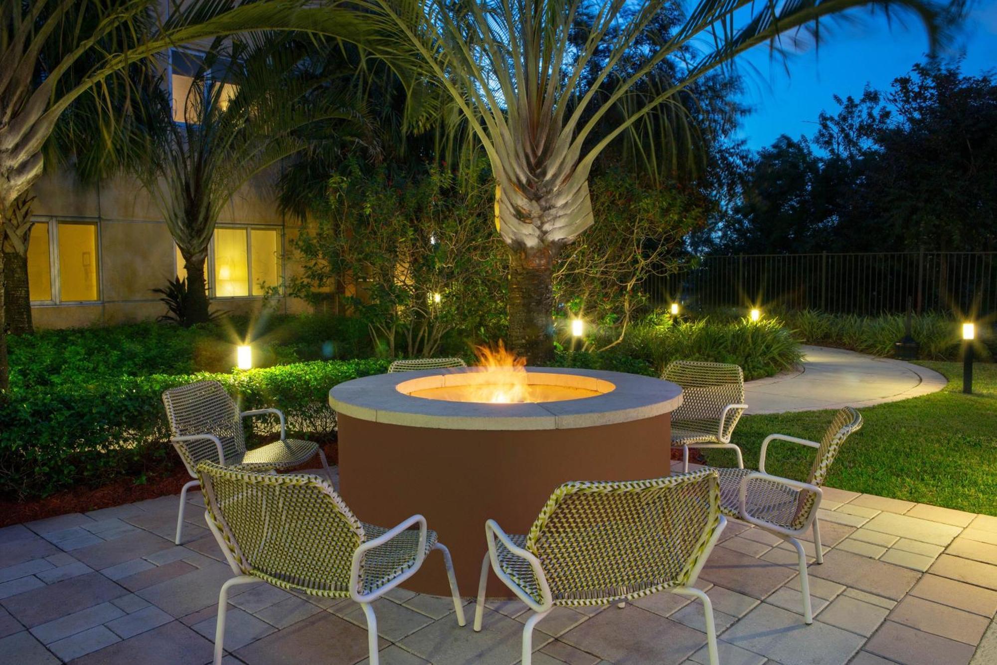 Element Miami International Airport Hotel Miami Springs Exterior photo