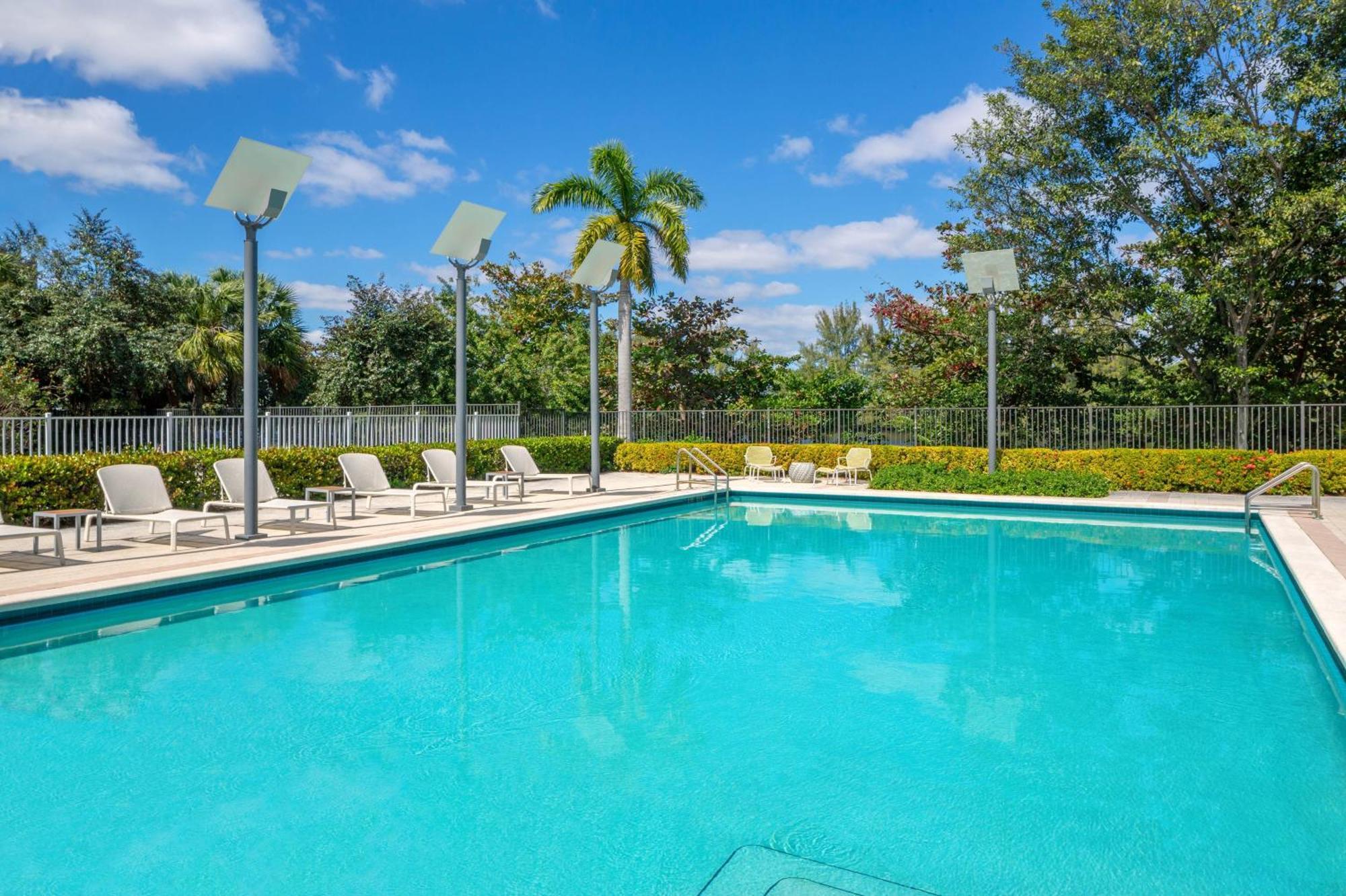 Element Miami International Airport Hotel Miami Springs Exterior photo