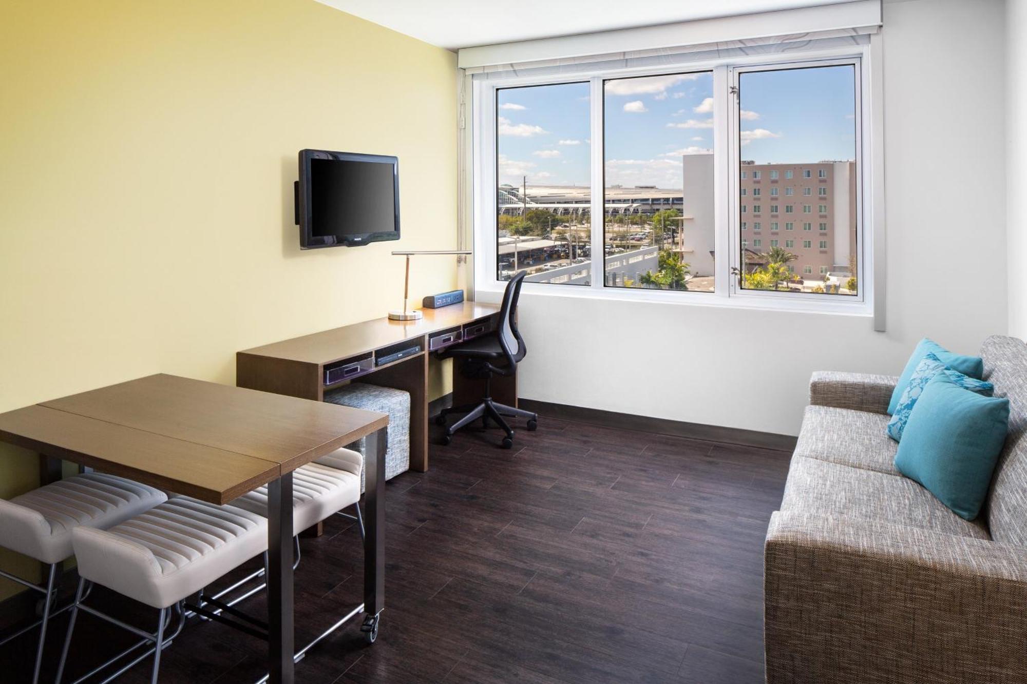 Element Miami International Airport Hotel Miami Springs Exterior photo